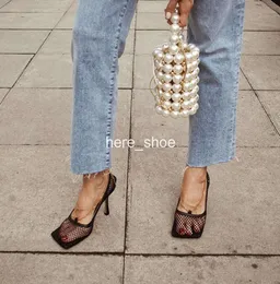2023 Sıcak Satış- Vintage Moda Meydanı Ayak Parmağı Streç Pompalar Kadın Altın Zincir Yüksek Topuklu Ayakkabılar Hava Örgü Tasarımcı Kadınlar