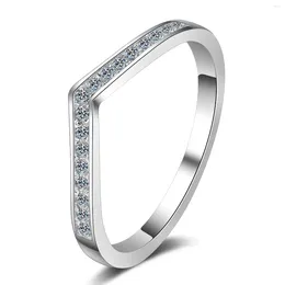Anéis de cluster AZ065-J13F Lefei moda luxo na moda clássico simples moissanite carta v para mulheres s925 prata elegante festa jóias presente