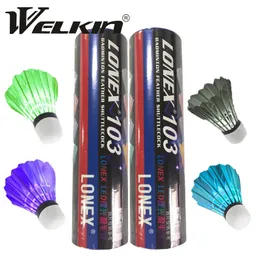 Badminton shuttlecocks 4pcs kutu led badminton shuttlecock top tüy parıltı gece açık eğlence spor aydınlatma topları aksesuarlar renkli 231216