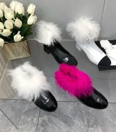 Neueste hochwertige Frauenpumpen echtes Leder natürliches Pelzdekorde Designer Brand Schuhe Ladies Fluffy Mary Janes formelle Party Hochzeitsschuhe Kleidschuhe