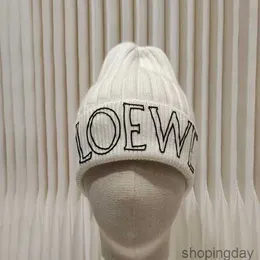 Cappello Loewee Berretto di qualità ufficiale di design Berretto da uomo Donna Inverno Popolare Cappello lavorato a maglia caldo di lana 01np31