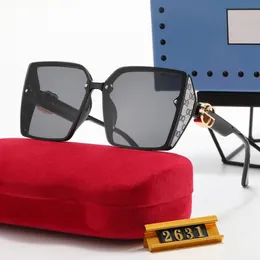 Tasarımcı Güneş Gözlüğü Kadınlar için Lüks Gözlükler Popüler Mektup Güneş Gözlüğü UNISEX GEGLASSES Moda Metal Güneş Gözlükleri Kutulu Güzel