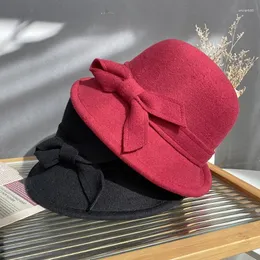 Berets Black Red Wool شعرت قبعات Fedora للنساء عتيقة Wide Winter Cloche Hat Fedoras Bowler Capet Cape Cape