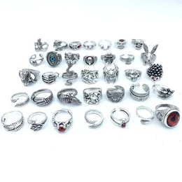 Bandringar grossist 50st vintage punkringar för män kvinnor blandar silverpläterade modesmycken tillbehör Snake Skull Animals Devil's Eye 231218