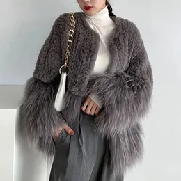 Womens Fur Faux Model Women Autumn Rabbit skarvt tvättbjörn vävt kappa för vinterutkläder i mitten av längden version jacka 231218