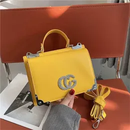 Designer bolsa 2022 fábrica por atacado nova tendência feminina moda canto pequeno quadrado inclinação cruz saco portátil sapatos a6sm