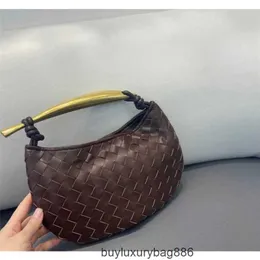 Bags Authentic Designer Metal Handbag s Shark Bag Turn Fashion Bags Half Month Wrist Bags Botte s Light Luxury Version Versatile Handbag Woven Out WN-7UCN