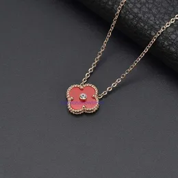 Designervan Clover Necklace Designer Clover Pendant Necklace Diamond Titanium Rose Gold Necklace Luxury Ladiesシンプルアクセサリーギフト