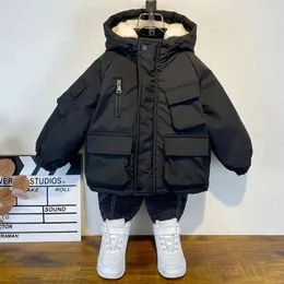 Płaszcz w dół zima bawełniana kurtka chłopcy czarne z kapturem dzieci odzież wierzchnia odzież nastolatka 3 8Y Kids Parka wyściełana snowsuit 231218