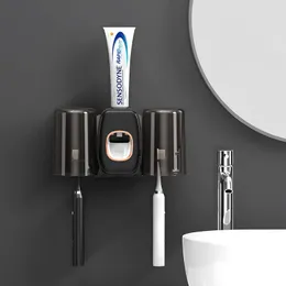Portaspazzolino Set portadispenser per dentifricio Supporto a parete Accessori per il bagno Spremiagrumi automatico rotante Family Hygienic 231218