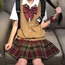 Conjuntos de ropa Casual JK Chaleco de algodón de punto con cuello en V Falda plisada a cuadros de Navidad Uniforme escolar japonés Anime Disfraces de cosplay Año de las mujeres