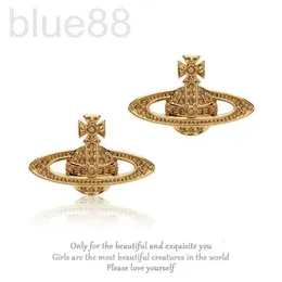 매력 매력 디자이너 서부 황후 Dowager Threedimensional 작은 귀걸이는 다이아몬드, 흰색 돌 및 섬세한 행성으로 가득합니다. 에프