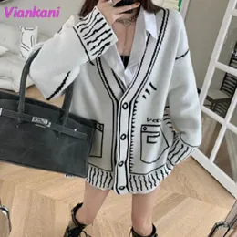 Klänningar kvinnliga tröjor koreanska modetryck v hals Loose Wear Sticked Cardigans Tröja Autumn Winter Sweet 2022 Billiga kvinnliga kläder