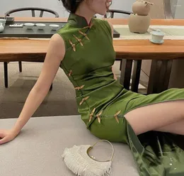 Etnik Giyim Vintage Yeşil Saten Qipao Çin tarzı elbise Seksi kolsuz kadınlar Cheongsams zarif uzun gelişmiş elbiseler