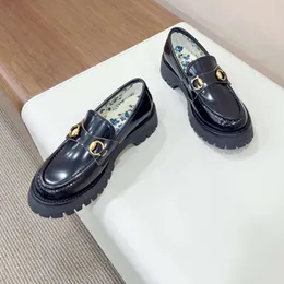 2023 College Style Loafer Girls Dress Platform Shoes Small Bee Embroidery Designer Luxury Laiders Disual Shoe Size 35-40 with Box 500