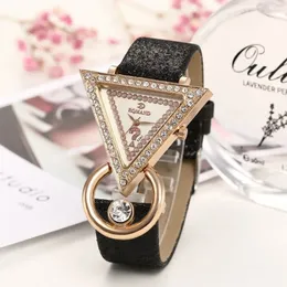 Inne zegarki 2023 Kobiety Kreatywny luksusowy Trójkąt Trójkąt Trójkąt Frosted Pasp Ladies Wristwatch Fashion Quartz Watch Relojes Mujer 231219