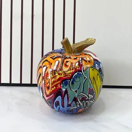 Tea Pets Resina Apple Figurinhas para decoração de casa e escritório Frutas pintadas Art Deco Graffiti Mesa Acessórios interiores Itens de quarto 231219