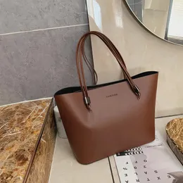 Shoppingväskor lyx kvinnor tygväska kvinnlig mjuk läder axel väska mode fast färg topphandtag väska shopping tote gilrs helgväska bolsas 231219