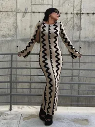 カジュアルドレスファッション波縞模様の女性編みマキシドレスエレガントなOネック長袖ボディコン2023秋の女性ストリートウェアパーティーローブ