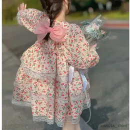 Flickans klänningar vår 2023 Ny Lolita Princess Sun Fancy Dress Lace Tutu Elegant barn Little kläder för tonårsflickor Kläder Kostym