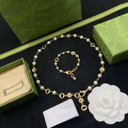 Bracelet floral gravé Vintage avec collier de perles, ensemble de bijoux élégants pour femmes, collier de créateur classique, noël, saint-valentin, anniversaire, cadeau, vente en gros