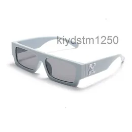 Moda w Occhiali da sole Designer Bianco 2021 Nuovi occhiali piccoli quadrati di tendenza Giallo brillante Donna KKWV