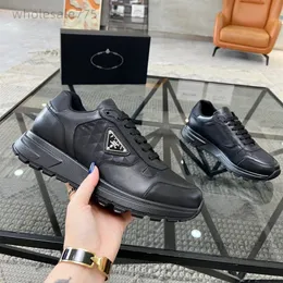 Homens Luxo Designer Sapatos TREINADOR elegante romance homem Nylon tênis casuais incorporando logotipo triangular com elementos esportivos sapatos tamanho grande 38-46