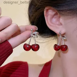 Dangle Kronleuchter neuer süßer Sommer rote transparente Kirschfrüchte Mode Langohrohrohrringe Fashion Black Anime Ohrring für Frauen Party Schmuck 231219