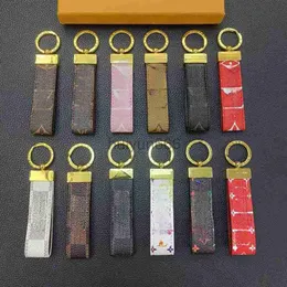 Luxury designer keychain mens keyring gold plated buckle lanyard letter key chain women men portachiavi charm car leather classic keychains designers