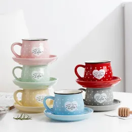 Tassen Untertassen Kaffeetassen-Set mit sechs und Tellern als Geschenk Keramikteller Familientee