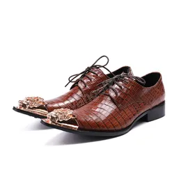 Sapatos masculinos de couro retrô de metal pontiagudo, sapatos sociais marrons para performance, banquete, casamento para homens