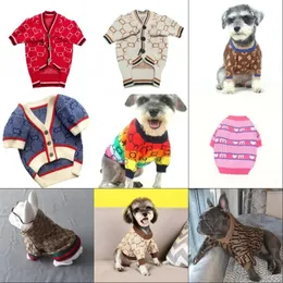 Apparel Classic Large Designer Dog Coat Dog Apparel Winter Warm Sticked tröja Cat Pets Apparels Fashion Dog Clothes for Small Dogs Acces