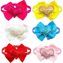 Abbigliamento per cani 30/50 pezzi Stile Papillon per animali domestici Papillon piccoli San Valentino Cuore con paillettes Cravatte carine Archi Collare Toelettatura