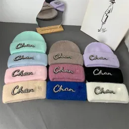 Caps Autumn and Winter Coppia Designer Beanie Fashion Candy Color Cotton Letter Calda ricamo Crystal Hat Date Outdoor Travel Holiday