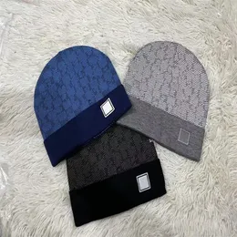 2022 Intero beanie berretti invernali Cappelli da donna e da uomo Berretti con vera pelliccia di procione pompon Warm Girl Cap snapback pompon Beanie Ha261Z