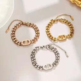 Дизайнерский браслет Браслет из титановой стали Новый Instagram Хип-хоп Элегантный короткий стиль, уникальный дизайн Дизайнер браслетов Sense для женщин