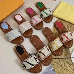 Designer kvinnor tofflor sommarrundan tå platt tofflor bokstäver broderi strandskor flip flops sandaler kvinnor utomhus en låg häl skor