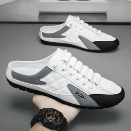 Klänningskor sommaren 2023 halv tofflor för män trendiga mäns platt botten casual mjuk enda support sneakers zapatos de hombre 231218