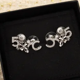2024 Orecchino pendente con ciondolo di qualità di lusso con diamanti scintillanti e design floreale in argento placcato con scatola per timbri PS3602A