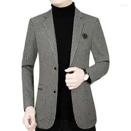 Garnitury męskie męskie płaszcze hodowlane wysokiej jakości Man Spring Slim Blazers Kurtki Mężczyzn Plaid Business Rozmiar 4xl