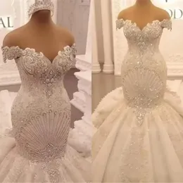 Stunningbride 2024 Splendida perline a cuore Sirena di cristallo Abiti da sposa arabi Abiti da sposa Applicazioni in pizzo con spalle scoperte Sweep Train a strati Personalizzato