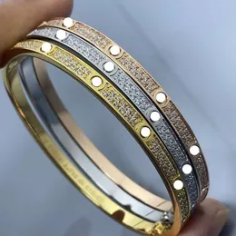 Designer Cartera Bracciale alla moda Versione alta Bracciale a due file di diamanti con stella a cielo pieno Bracciale da donna alla moda e personalizzato Lusso leggero e nicchia Des