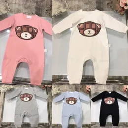 Baby rompers designer pojkar flickor jumpsuits nyfödda spädbarn barn vår höstkläder bokstav söt björn tryckt bomullsbarn kläder i8c9#