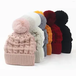 Basker högkvalitativ tillägg pälsfodrad pompoms vinter beanie hatt för kvinnor varm vindtät ull bombplan hattar koreanska streetwear stickat huvud mössa