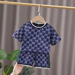 2024新しいブランドかわいい夏の男の子の服セットターンダウンカラーキッズ半袖Tシャツショーツ2pcsセット子供スーツボーイ服aaaaa