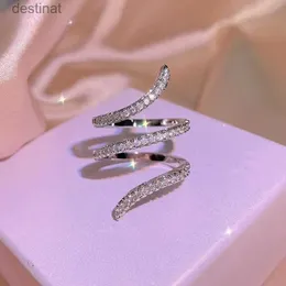 Solitaire Ring Huitan Fashion متعاقد مع حلقات متعددة الصليب مع حلقات مع مزاج تشيك تريدي الحجر الأنيقة ملحقات الفتاة الحديثة المجوهرات الساخنة 231220