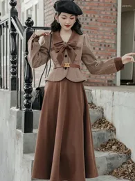Tvådelt klänning franska modern elegant kontor dam kläder bow tops coat brown midi kjol kvinnor överrock med bälte vestido outono inverno