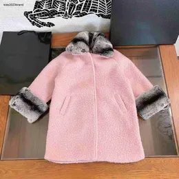 新しい冬のベビーコートフェイクファーキッズデザイナージャケットサイズ90-150ターンダウンカラーガールウィンドブレーカー快適な暖かい服dec1010
