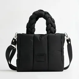 Kvällspåsar Casual quiltad Tote Luxury Designer Väskor för kvinnor ner vadderade handväskor vävda handtag axelväska vinter nylon utrymme bomullsväska 231219