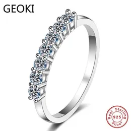 Geoki luksus 925 Srebrny test diamentowy Pierścień Mossanite Perfect Cut 0 28 Ct D Kolor VVS1 Pierłdy ślubne zaręczynowe dla kobiet Y07249G